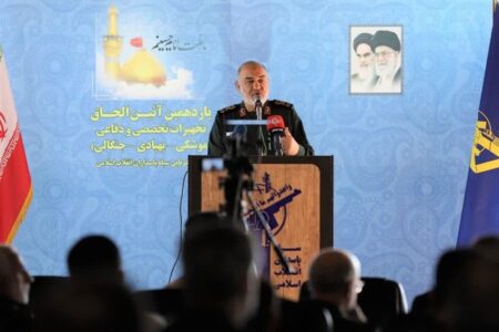 سرلشکر سلامی: شعاع تأثیر نیروی دریای سپاه و ارتش هر نقطه از اقیانوس‌ها است