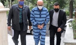 “اکبر طبری” برای گذراندن حداقل ۱۲.۵ سال حبس به زندان اوین بازگردانده شد