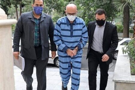 “اکبر طبری” برای گذراندن حداقل ۱۲.۵ سال حبس به زندان اوین بازگردانده شد